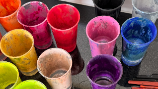 Gobelets de couleurs